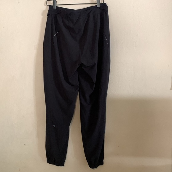 Lululemon Adapted State High-Rise Jogger *Airflow Size 8 - Picture 7 of 9